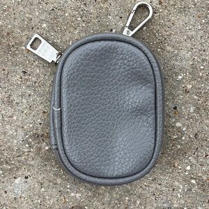 Steve Madden gray earbuds case